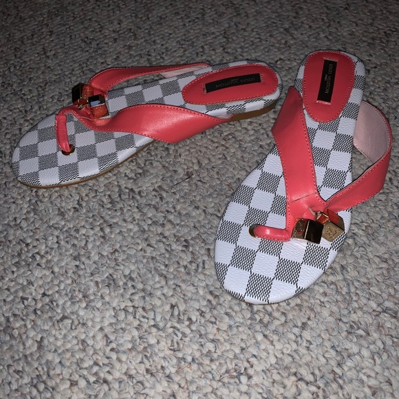 Peach color thong sandal - Picture 2 of 3